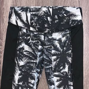 Fabletics palm tree pattern Capri leggings